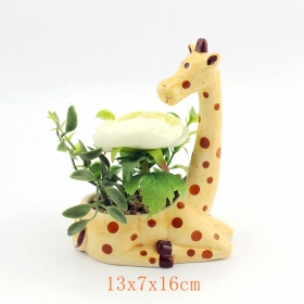 keramische giraffe plantenbak met zijden bloemen