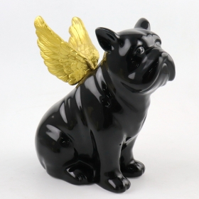 zwart hondenstandbeeld met gouden vleugels